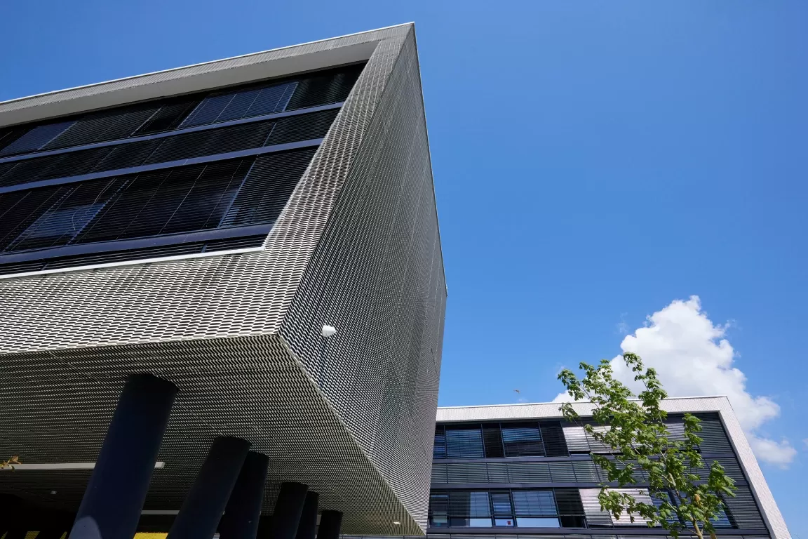 Sunshades and shading elements